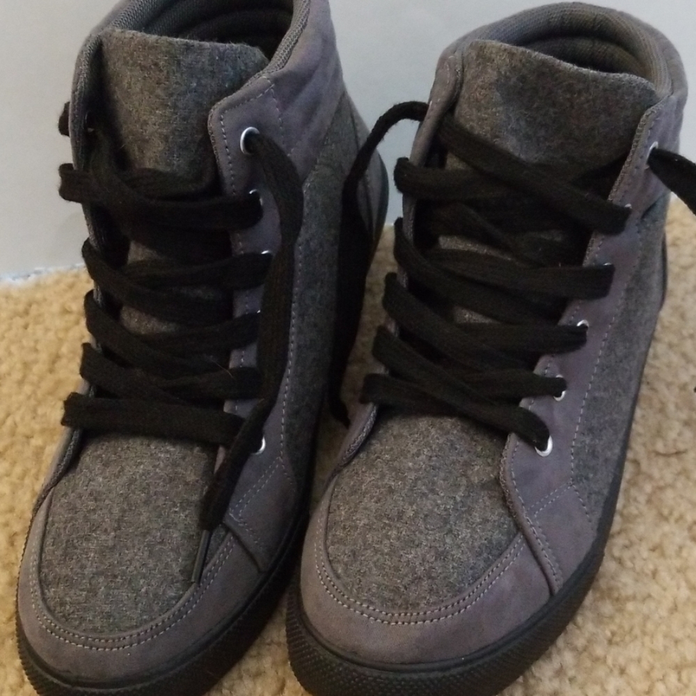 NWOB Girls Shoe Boots Size 4